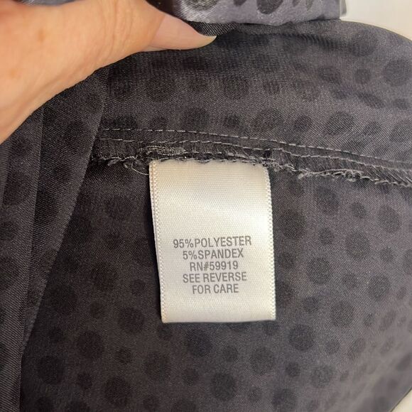 Apt. 9 Woman Gray and Black Polka Dot Short Sleeve Button Front Blouse ~ Size 1X - Picture 7 of 8